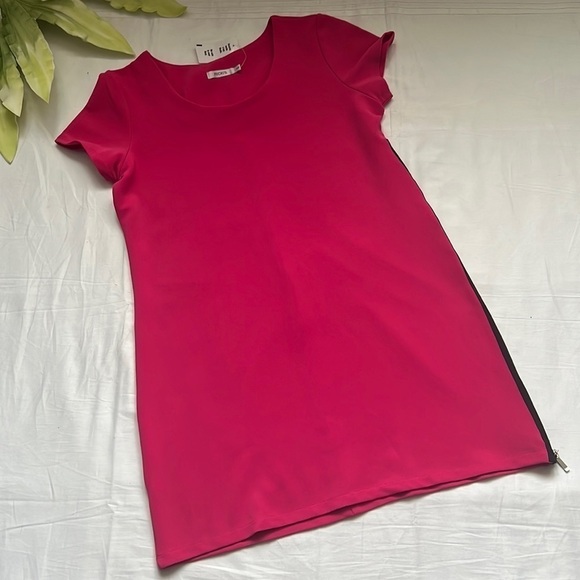 NWT Ricki’s Side Zipper Detail Dress - Picture 1 of 7